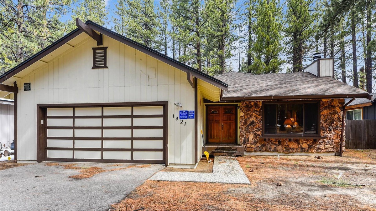 Black Bart House | Great location! Classic One-Level Cabin only steps from the River!