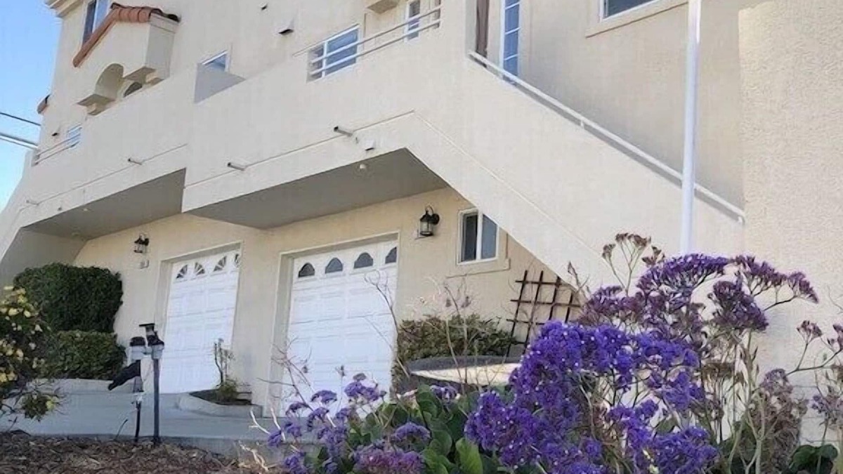 Motel District Condo | Great Location/Easy Beach Access/Walking Distance to Downtown Pier Area