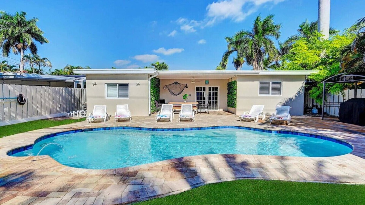 Hollywood Lakes House | Great Location Heated Pool near Hollywood Beach