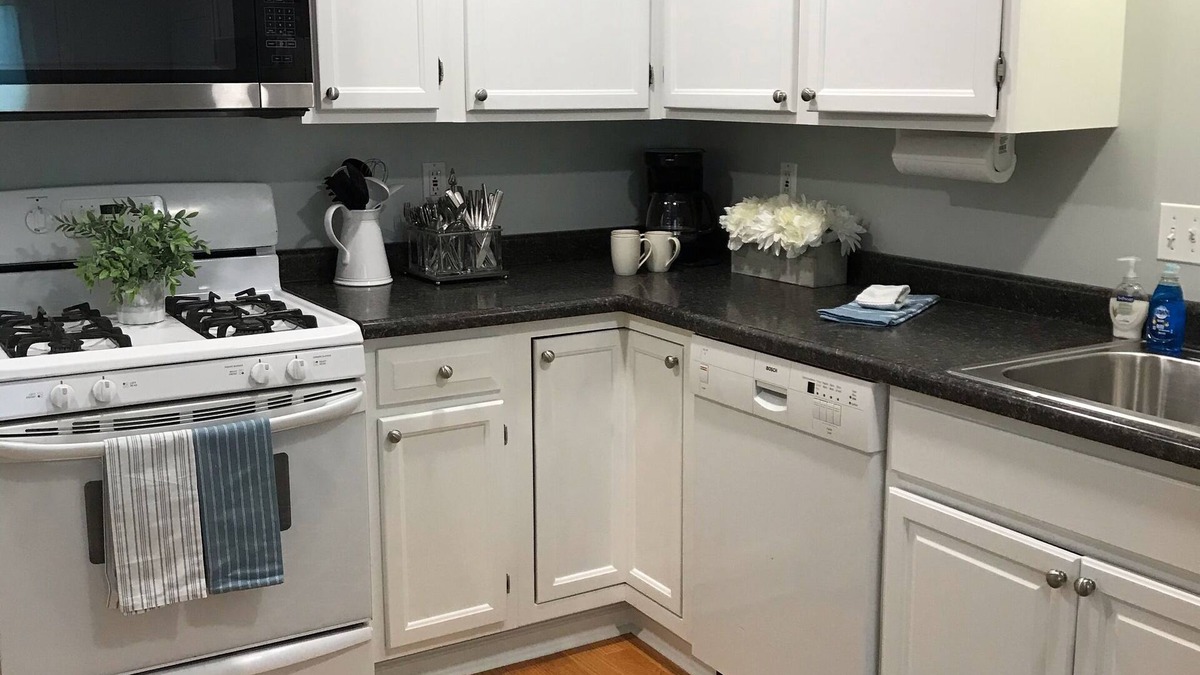Batavia Apartment | Great location in town ~ Comfortable two-bedroom upper