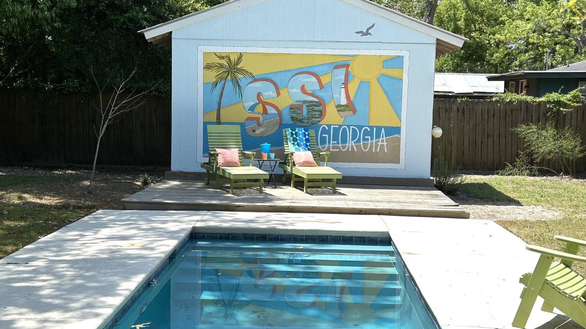 Demere Park House | Great Location-Close to Everything. Adorable 3 BD/3 Bath Cottage with Pool!