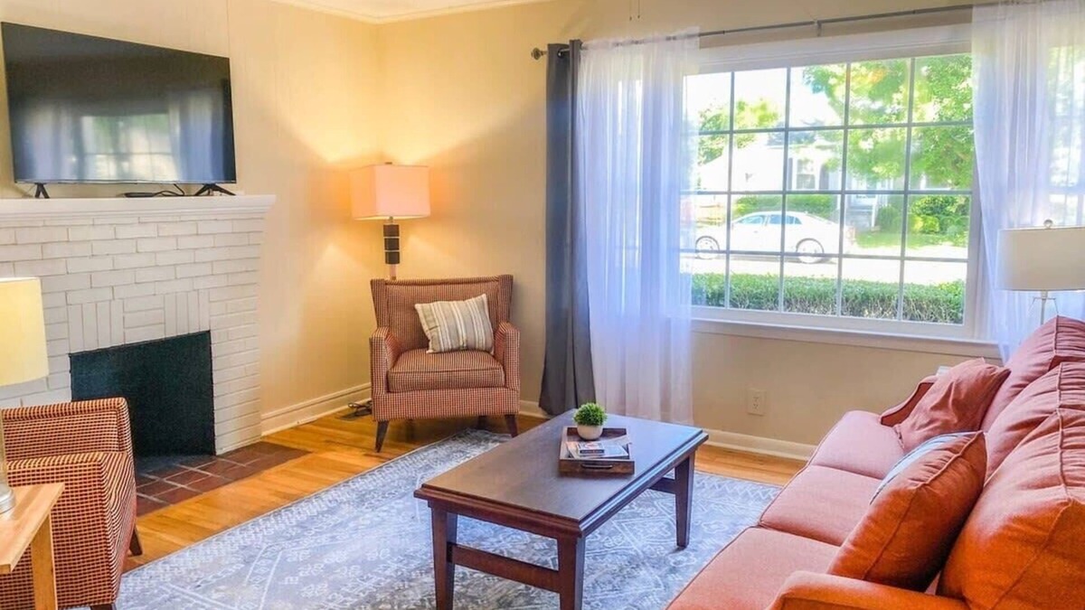 Huntsville House | Great Location w/Yard & Deck! - Bonita Bungalow