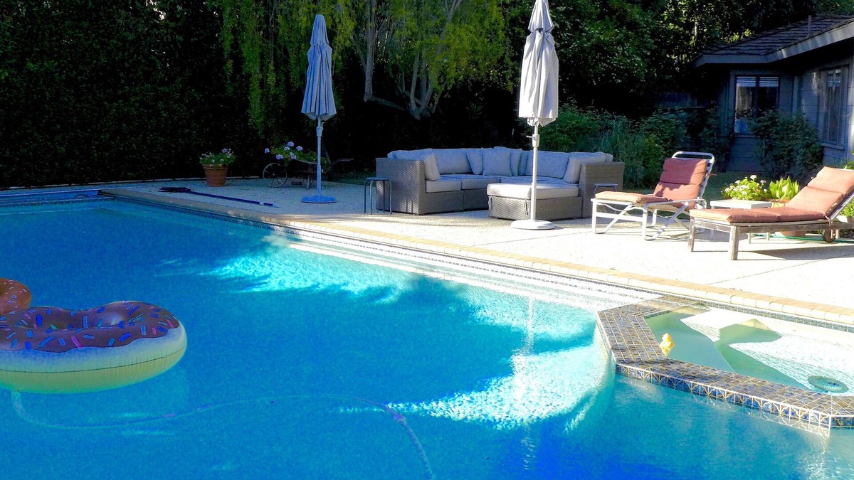 Leland Manor House | Great location with pool, hot tub and huge yard