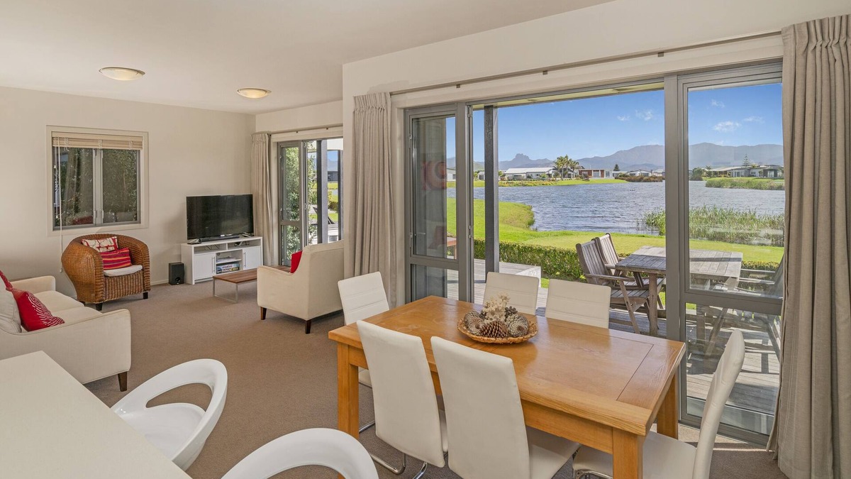 Matarangi Villa | Great Matarangi Location Lakeside Gem overlooking the golf course!