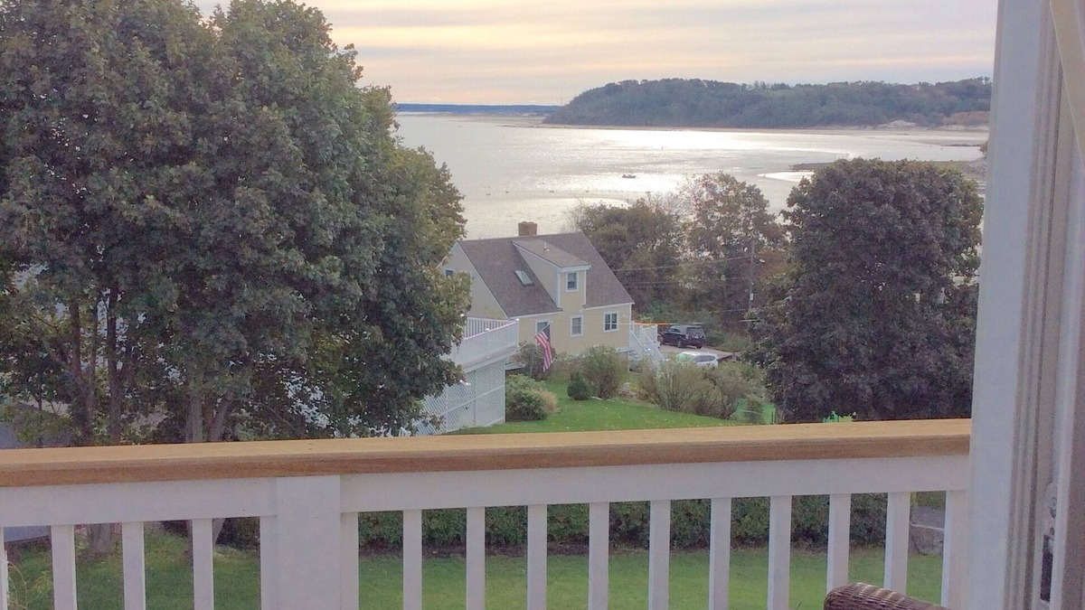 Great Neck House | Great Neck Rental with Water Views!