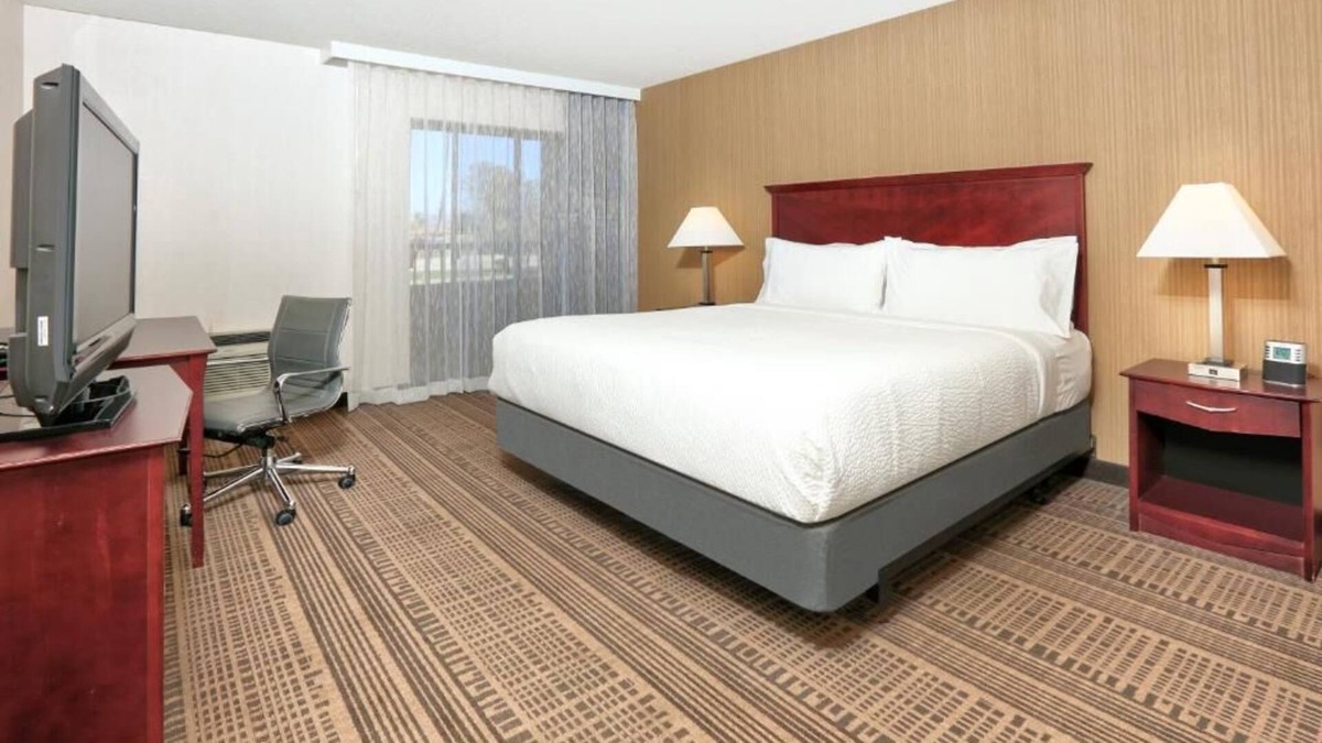 Santa Maria House | Great Relaxing Overnight Stay! Relaxing Unit! Minutes Away to Discovery Museum!