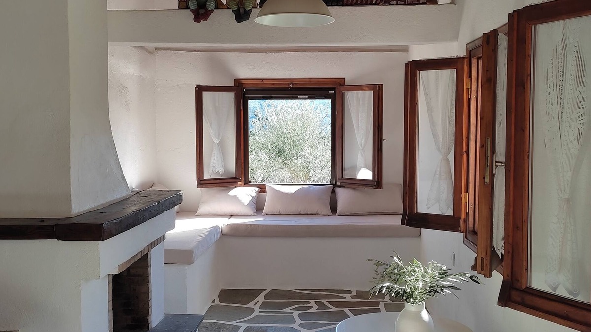 Kato Vrontou House | Great renovated stone house