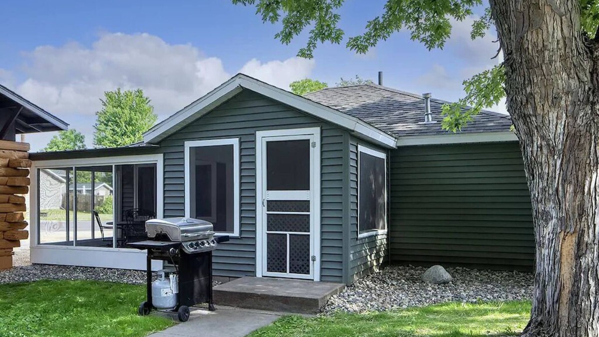 Buffalo City Cabin | Great River Road Cabin on the Mississippi Backwaters Eagle Cabin