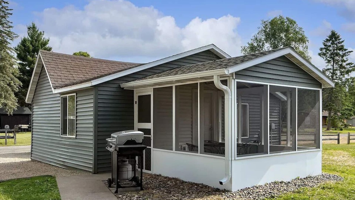 Buffalo City Cabin | Great River Road Cabin on the Mississippi Backwaters Fox Cabin