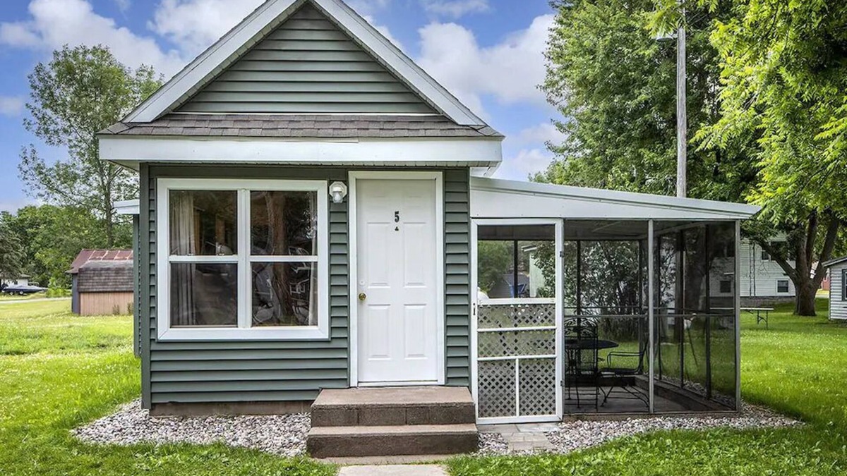 Buffalo City Cabin | Great River Road Cabin on the Mississippi Backwaters Turtle Cabin