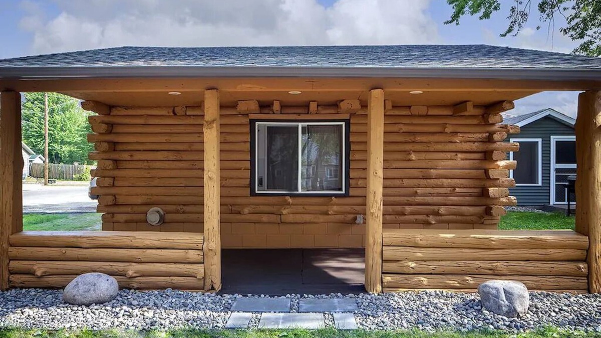 Buffalo City Cabin | Great River Road Cabin on the Mississippi Backwaters Buck Cabin