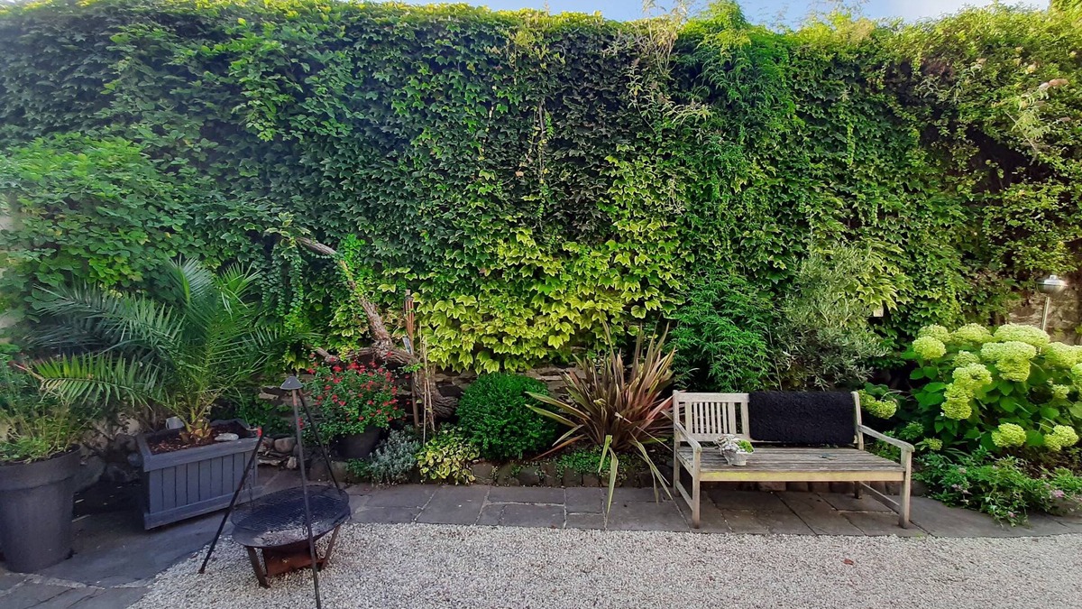 Granville House | Great Shipowner's House in the heart of GRANVILLE, pretty courtyard, beach and harbor.