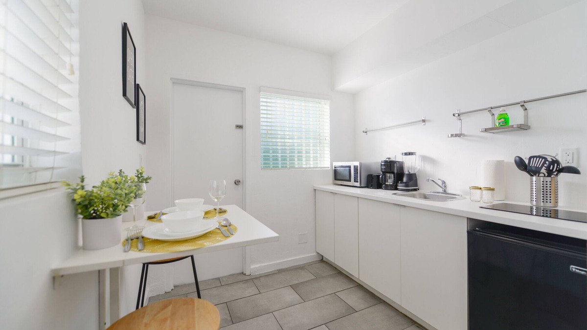 Northeast Miami Condo | Great Studio 15 min from the beach