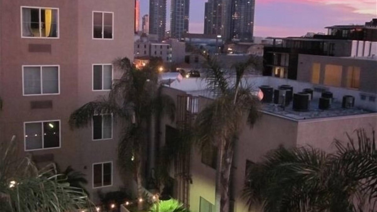 Porta D'italia Condo | Great Top-Floor Condo Heart of Little Italy -Secure Parking