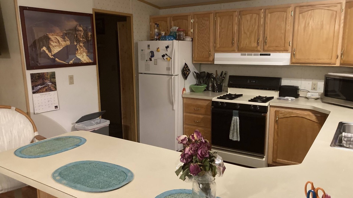 Halfway Apartment | Great town house located in beautiful Halfway Oregon. Gateway to Hells Canyon!
