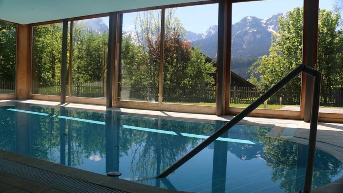 Chateau-d'Oex Apartment | Great View spacious 3 BR flat with Pool and Gym