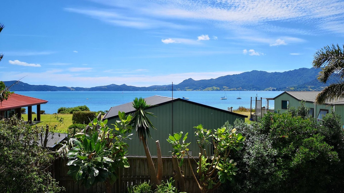 One Tree Point House | Great views at the Point