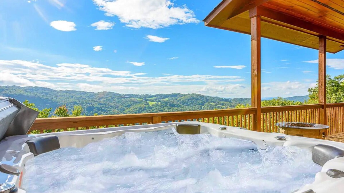 Beech Mountain House | Great Views, Hot Tub, Pool Table, Media Room, 5 Bedrooms w/Ensuite Baths, Ski!
