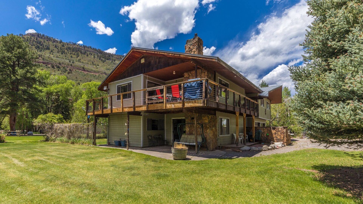 Idlewild Estates House | Great Views- Large Private Yard - Sauna - Deck - Trailers OK STR2024-086