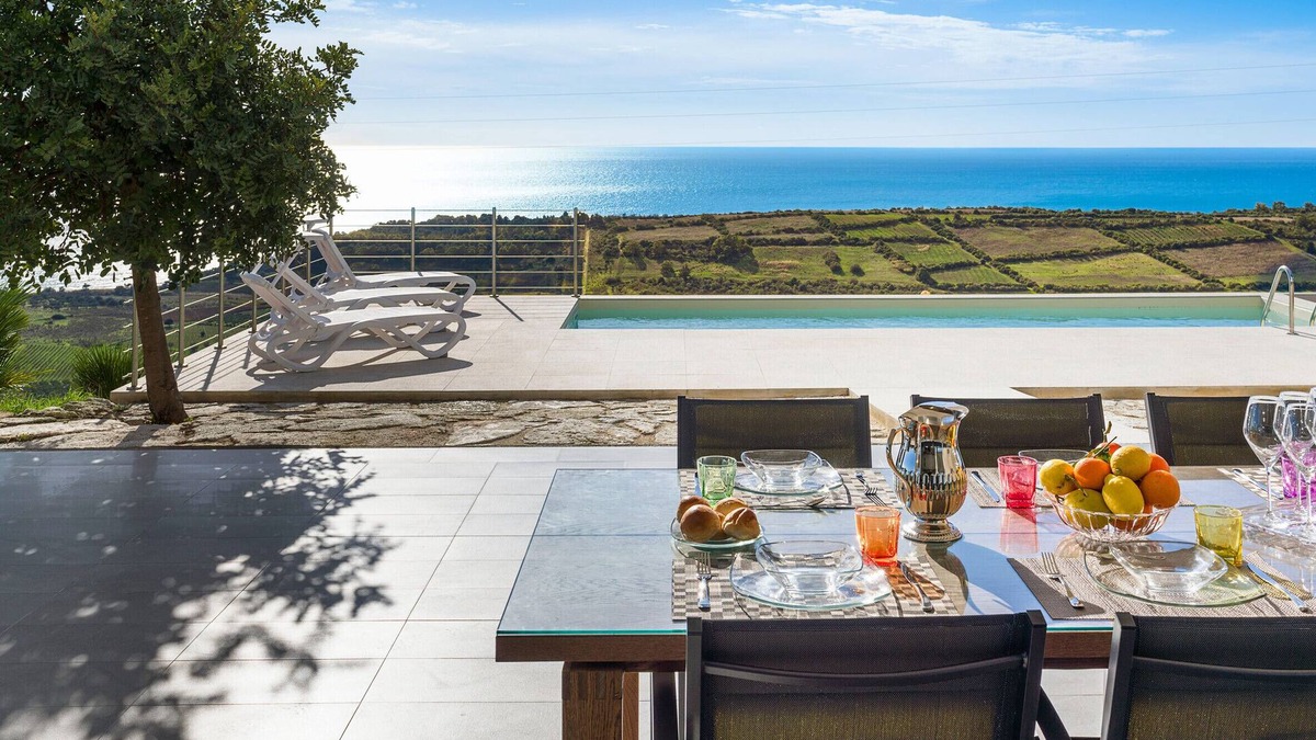 Siculiana Villa | Great villa with pool and sea view