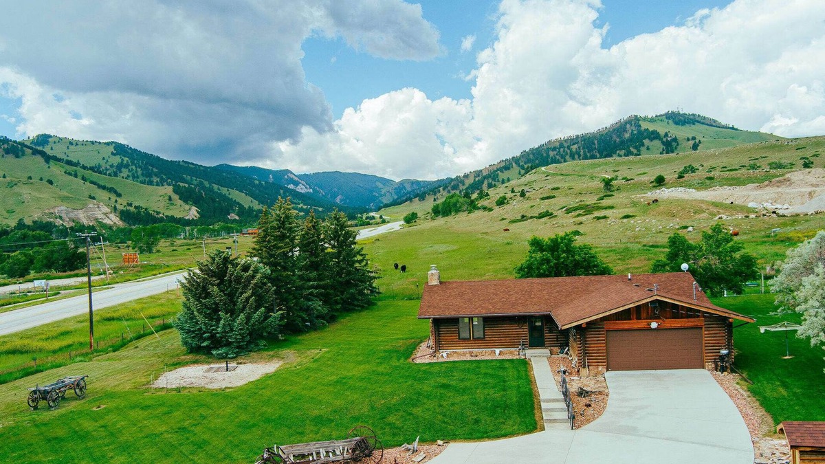 Buffalo House | Greater Buffalo Cabin Escape