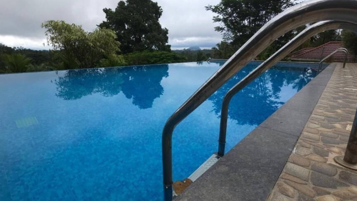 Sulthan Bathery Hotel | Green Ample Resorts