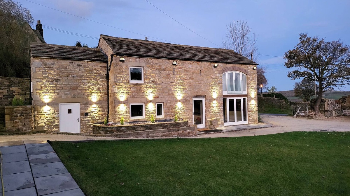 Wharncliffe Cottage | GREEN BARN, pet friendly, character holiday cottage in Oughtibridge