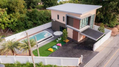 Nong Pla Lai Villa | Green Beach Pool Villa