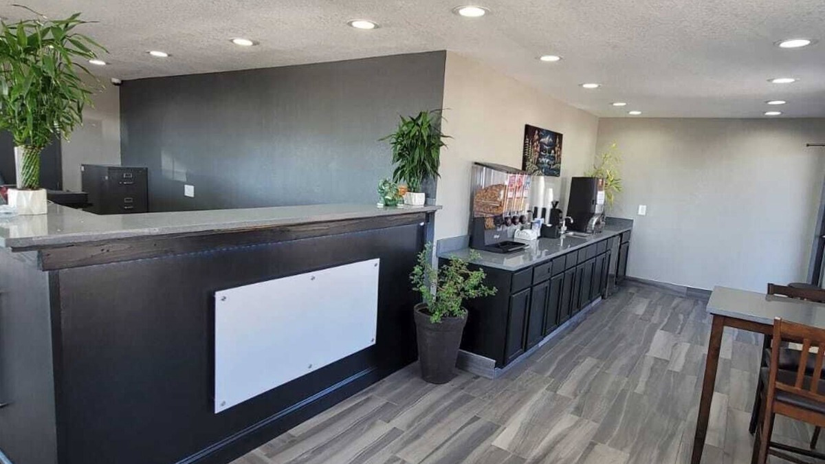 Henryetta Hotel | Green Country Inn