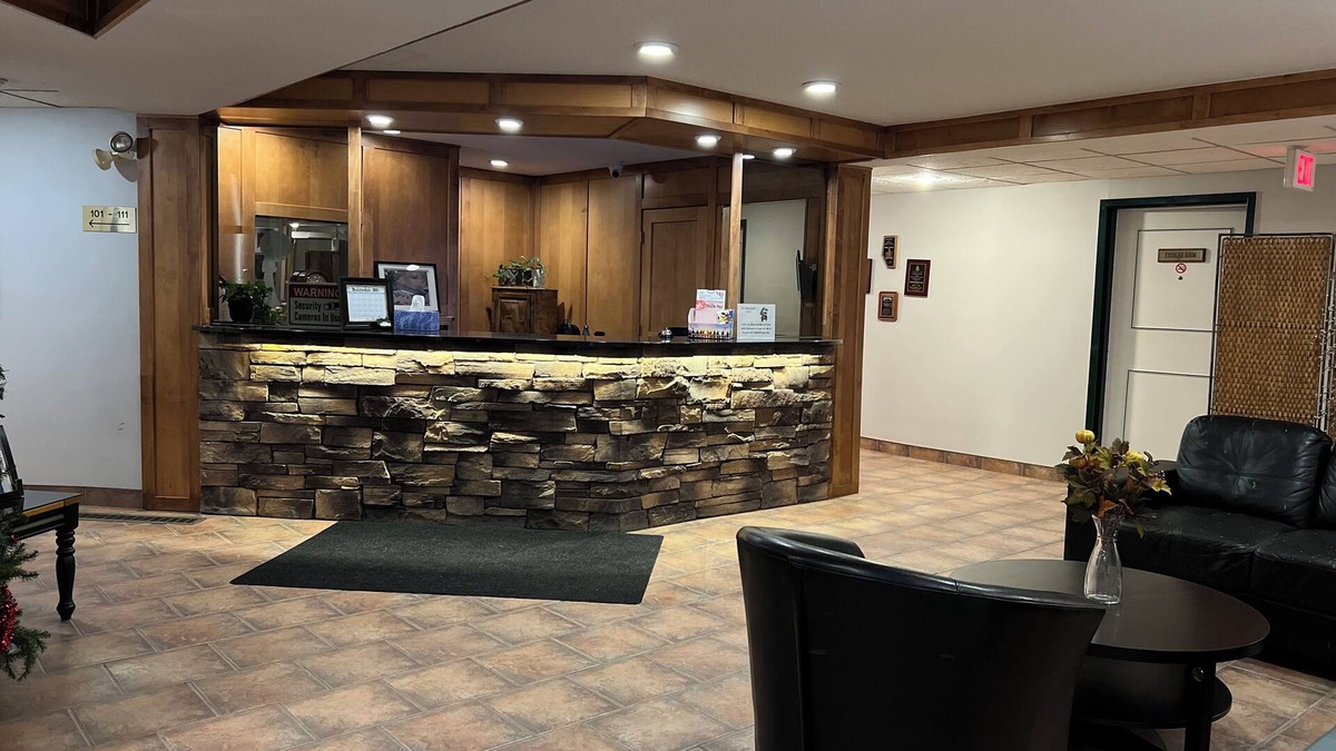 Whitecourt Hotel | Green Gables Inn