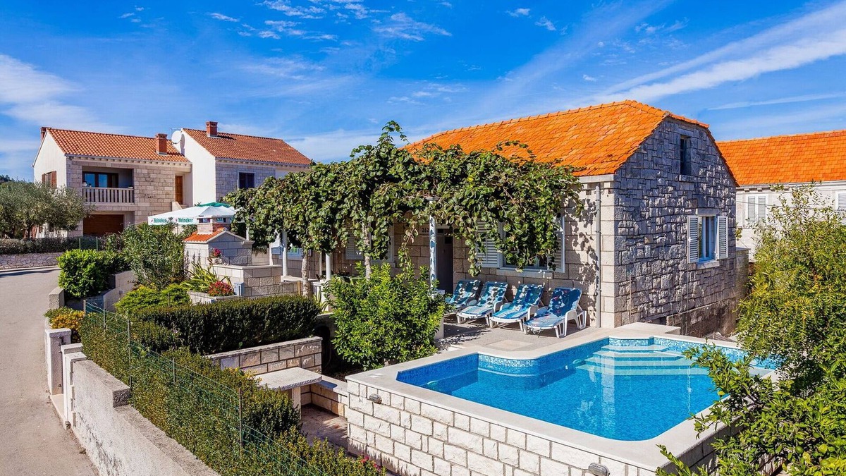 Zrnovo House | Green Garden House - Four Bedroom House with Private Pool