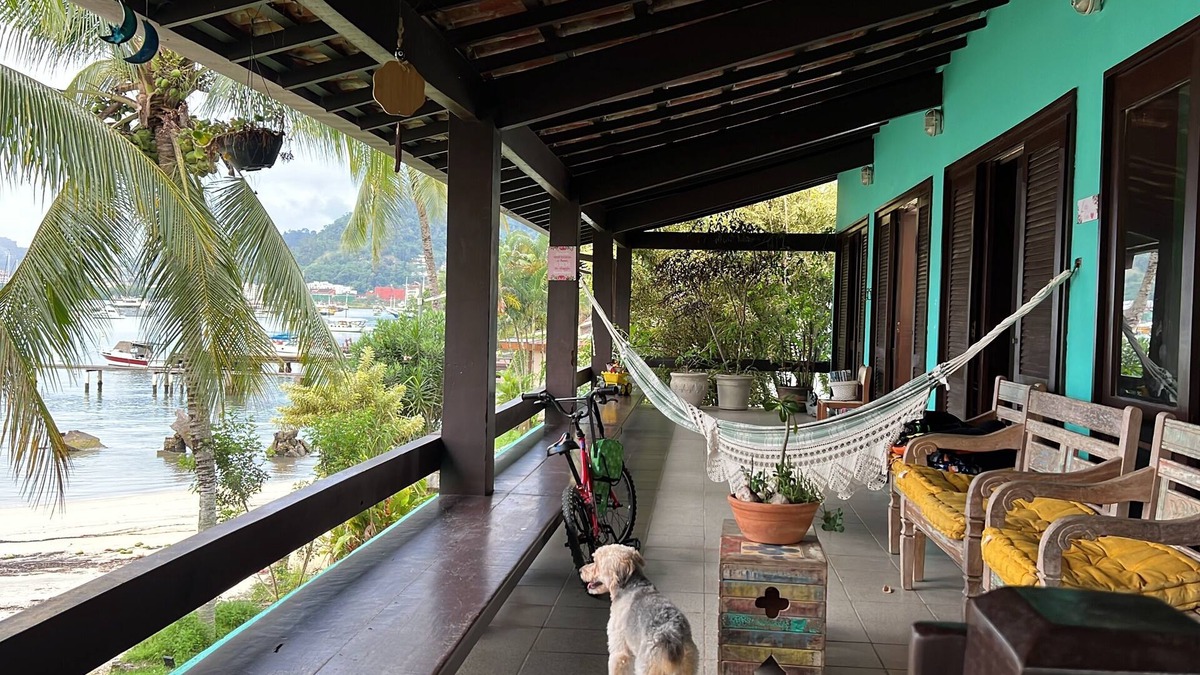 Praia do Jardim Villa | Green house by the sea