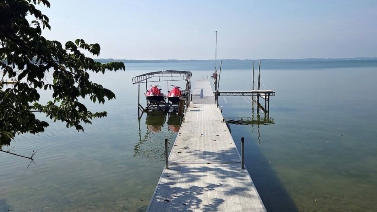 Spicer House | Green Lake Escape is an amazing home on the north shore of Green Lake in Spicer