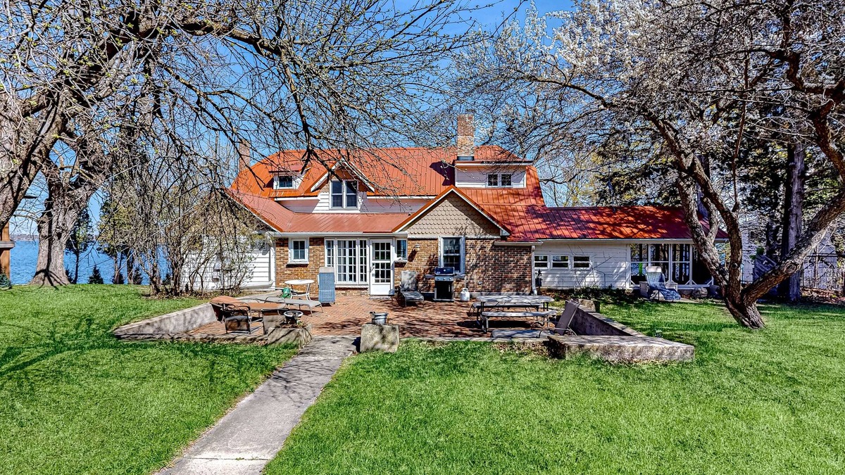 Ripon Hotel | Green Lake Getaway with Rust | private piers, grill, & patios