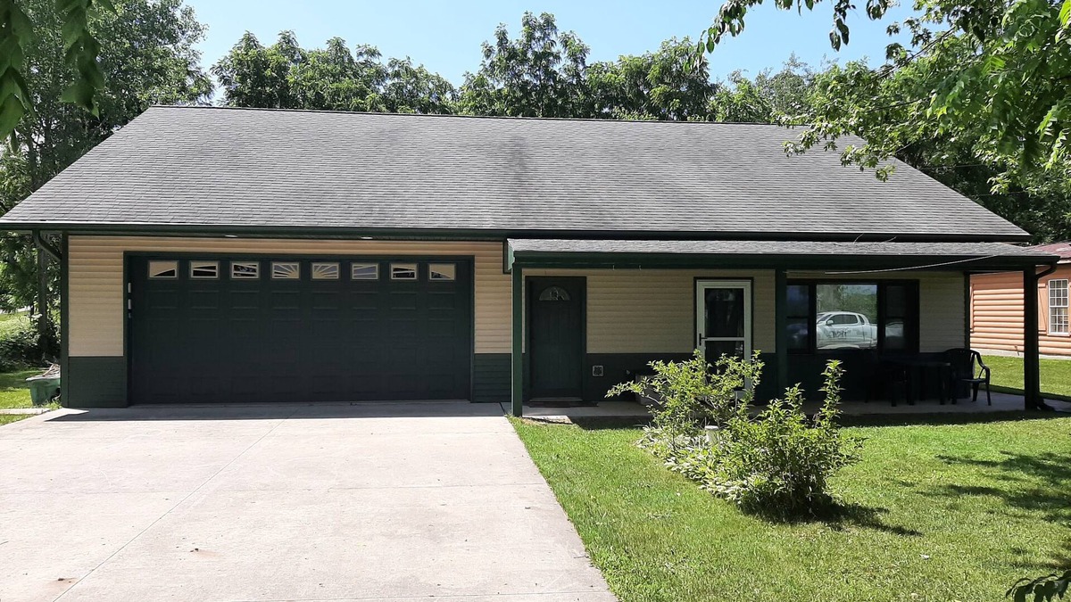 Markesan Cabin | Green Lake View Cottage