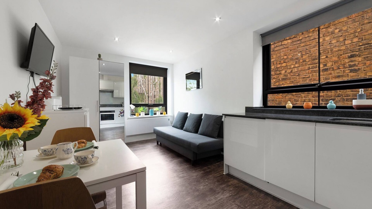 Harringay Apartment | Green Lane Studio by MoreThanStays