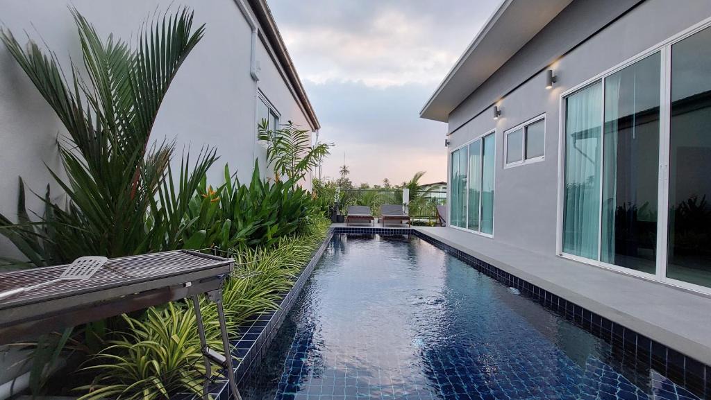 Phra Pradaeng Villa | Green Lung Pool Villas Bangkok