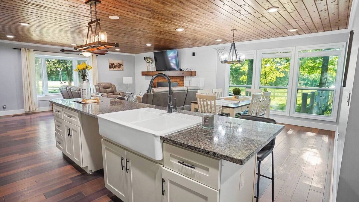 Murfreesboro House | Green Meadow Cabin