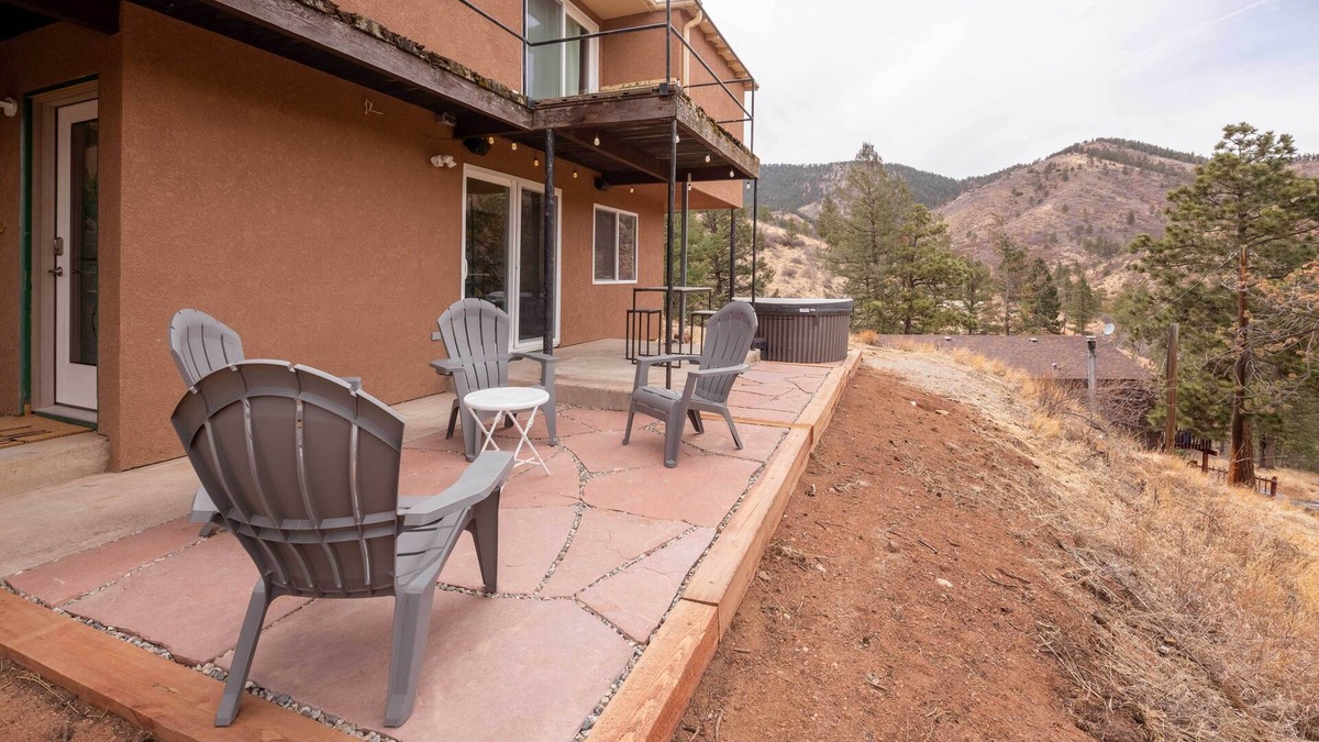 Green Mountain Falls Apartment | Green Mountain Falls Apt w/Mountain View, Hot Tub