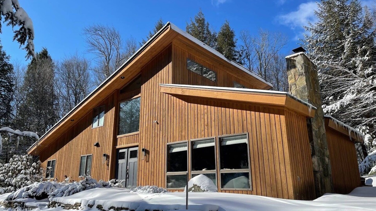 Stratton Ski Chalet | Green Mountain Chalet w/Hot Tub, Sauna, Treehouse on 4 acres