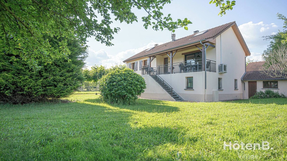 Panazol Apartment | Green Oasis: 5-Room Apartment with Large Garden