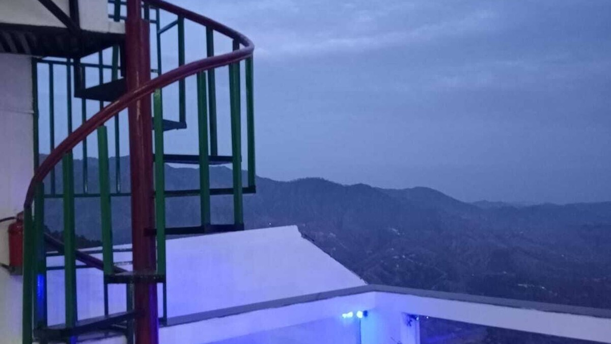 Lansdowne Hotel | Green Palms Rubystone Exotic