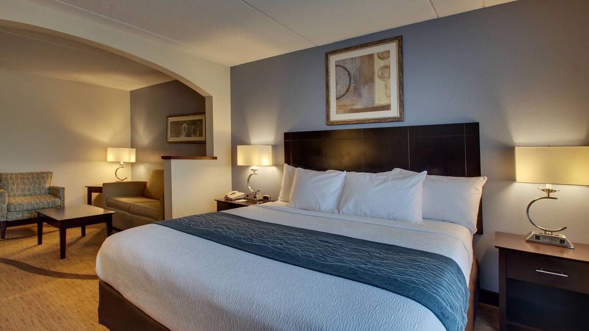 Owensboro Hotel | Greenfield Inn & Suites Owensboro, KY Airport