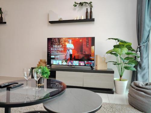 Bandar Sunway Apartment | Greenfield Residence with Amazing Pool View and High-Speed Wi-Fi