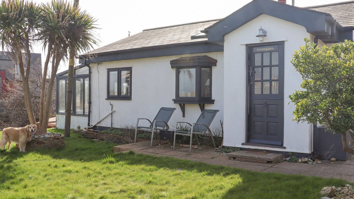 Camber Cottage | GREENGATES, pet friendly, character holiday cottage in Camber