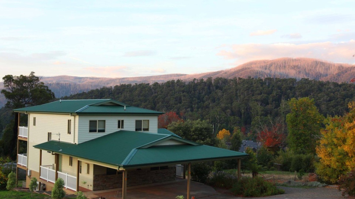 Marysville House | GREENLANDS GUEST HOUSE - Large two story house