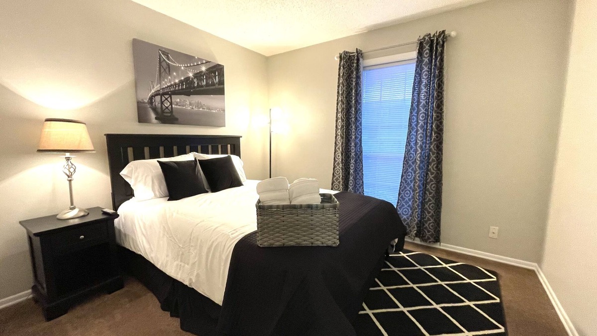 Greensboro House | Greensboro's Hidden Gem 3bd/1.5bth Cozy Clean Home