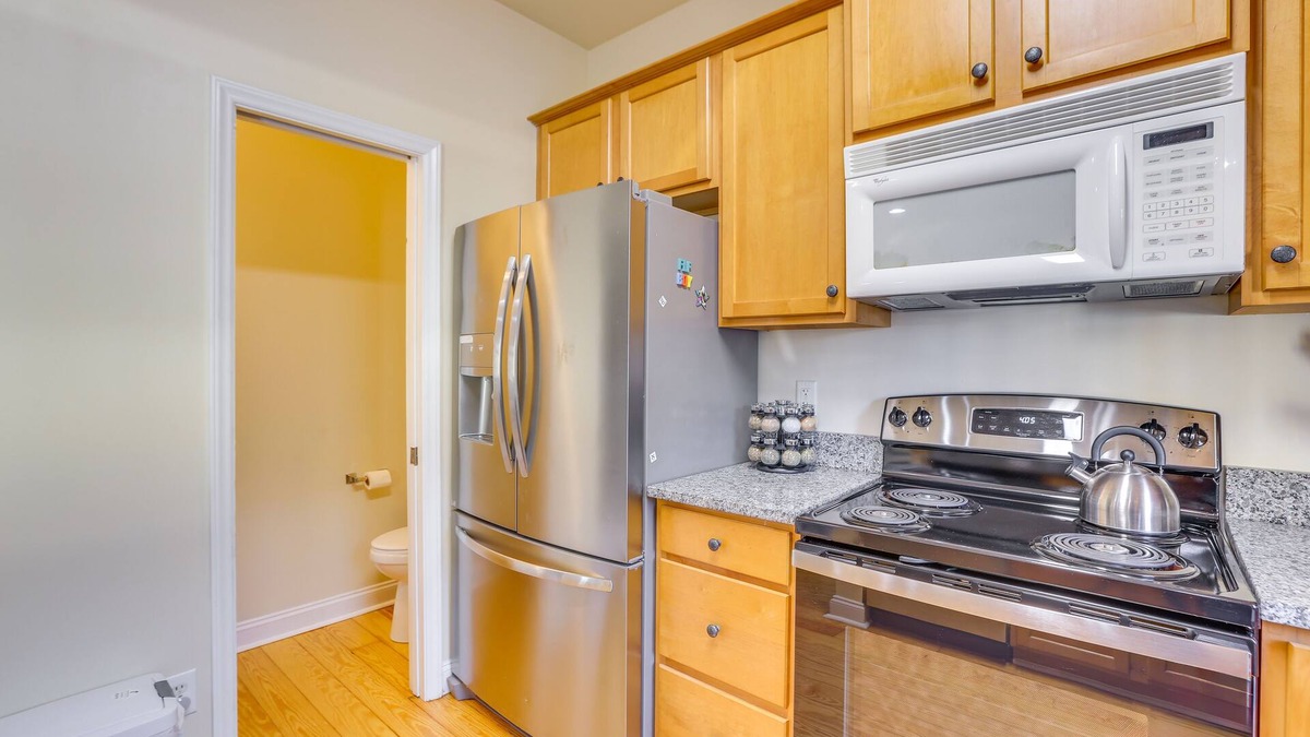 Southside House | Greensboro Townhome w/Deck - Walk to Downtown