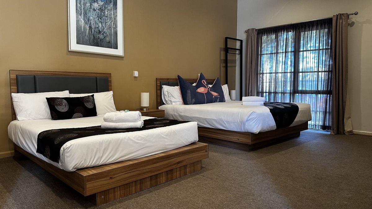 Macleod Hotel | Greensborough Motel