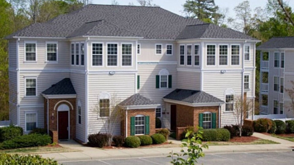 Berkeley Condo | Greensprings 4 bedroom · Spacious, 4 Bedroom Family Suite in Williamsburg!